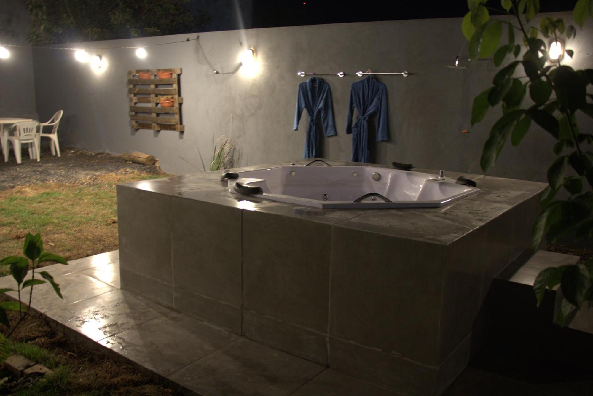Casa Com Spa De Hidro Com Aquecedor A 700 Mts Do Centro Chapada dos Guimaraes Ngoại thất bức ảnh